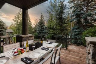 Conifer by AvantStay Secluded Cabin Amongst the Trees w Hot Tub - Snyderville - 9