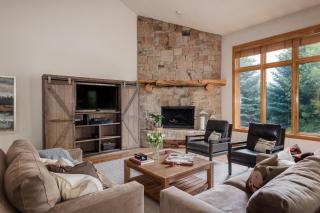 Conifer by AvantStay Secluded Cabin Amongst the Trees w Hot Tub - Snyderville - 6