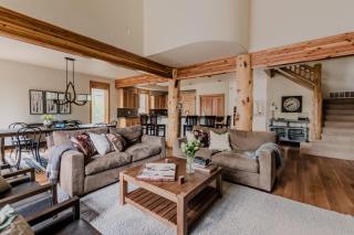 Conifer by AvantStay Secluded Cabin Amongst the Trees w Hot Tub - Snyderville - 4
