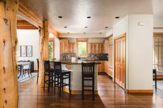 Conifer by AvantStay Secluded Cabin Amongst the Trees w Hot Tub - Snyderville - 3