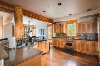 Conifer by AvantStay Secluded Cabin Amongst the Trees w Hot Tub - Snyderville - 2