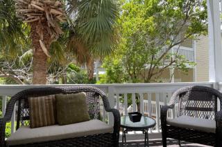 Coral Garden by AvantStay Great Location w Balcony Shared Pool - 8