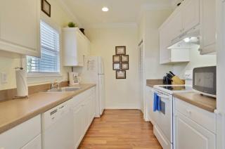 Coral Villa by AvantStay Close 2 DT Key West Shared Pool Patio - 3