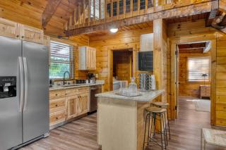 Dudley I by AvantStay Cosy Cabin w Hot Tub Incredible Views - Pigeon Forge - 7