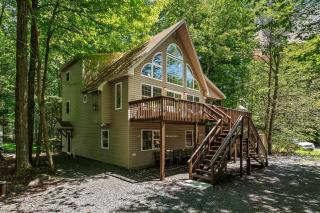 Tawny and Peaceful Game Room Firepit PatioDeck Workspace - Arrowhead Lake - 0