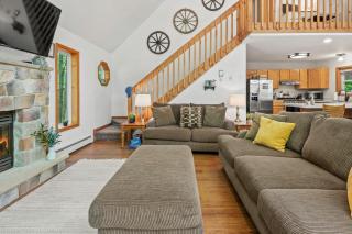 Tawny and Peaceful Game Room Firepit PatioDeck Workspace - Arrowhead Lake - 3