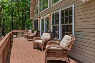 Tawny and Peaceful Game Room Firepit PatioDeck Workspace - Arrowhead Lake - 4