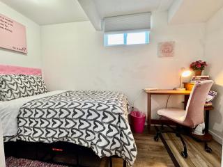 Tiny Private Room on the 1st Floor with Shared Bathroom near SeaTac Airport and Downtown Seattle - Seattle - 2