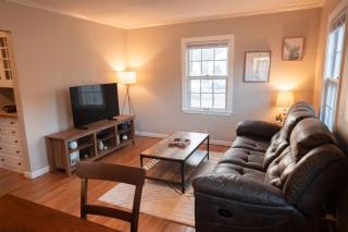 Cozy 2BR Retreat Near Hospitals - Sioux Falls - 0