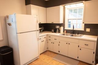 Cozy 2BR Retreat Near Hospitals - Sioux Falls - 7