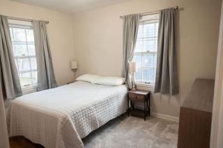 Cozy 2BR Retreat Near Hospitals - Sioux Falls - 3