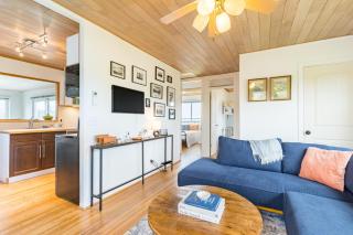 Swan Lake Cottage by AvantStay Views Firepit - Oak Harbor - 5