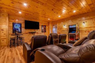 Misty Mountain by AvantStay Hot Tub Mountain Views Theater Pool Table - Gatlinburg - 4