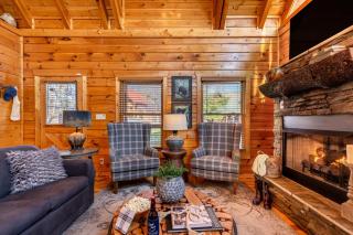 Misty Mountain by AvantStay Hot Tub Mountain Views Theater Pool Table - Gatlinburg - 1