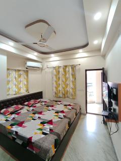 Homestay In South Kolkata, Budget friendly Large 2 Bhk Service Apartments In Kasba connecting Ruby, Gariahat, Acropolis, Golpark, Kalighat,South Kolkata - Calcutta - 3
