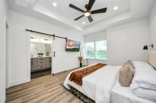 The Brandōn - Sleeps 8 - Garage - Near Medical Center & NRG - Houston - 1