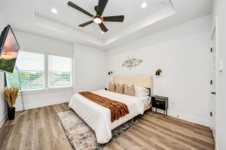 NEW! The Brandōn - Upscale Manor - Garage - Near Medical Center & NRG - Houston - 1