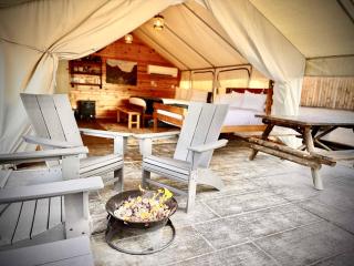 Glamping Tent #2 with Heat AC and Private Bath - Orderville - 4