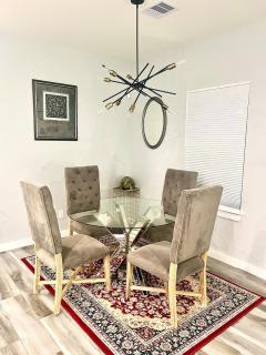 Quaint Townhouse - Houston - 3