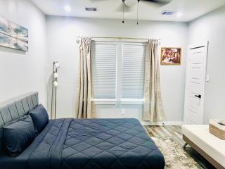 Quaint Townhouse - Houston - 4