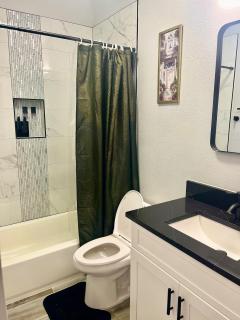 Quaint Townhouse - Houston - 7