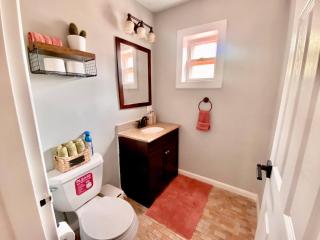 Easy PATH&Bus access- NYC| designer home + Deck. - Jersey City - 3