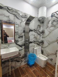 red orchid hotel near Chandigarh railway station - Chandīgarh - 3