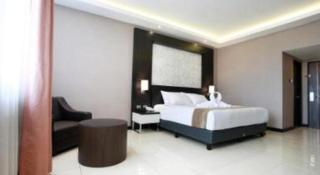 Karlita Hotel Tegal - 2