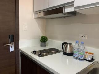 Makati City Ayala Ave Extension Condo with Fast Internet - Manila - 9
