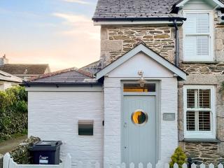 Coble Cottage - Porthscatho - 0