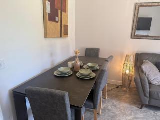 Modern Spacious 3 Bedroom House in Hertfordshire - 1