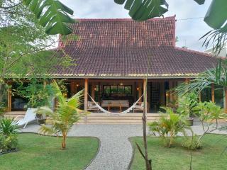 2BDR villa, 5-min walk to beach - 0