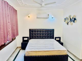 Divine India Service Apartment, 2 BHK, E- 30 - Neu-Delhi - 7
