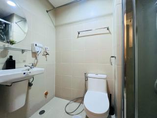 1BR Condotel with Balcony at FAME Residences #FM12-1 - Manila - 1