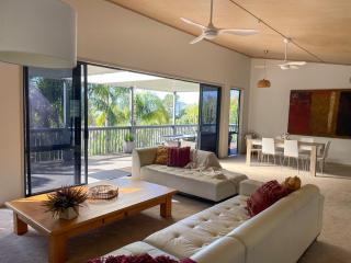 Harrisons Retreat Premium Stay - Cable Bay - 8