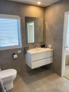 Harrisons Retreat Premium Stay - Cable Bay - 4