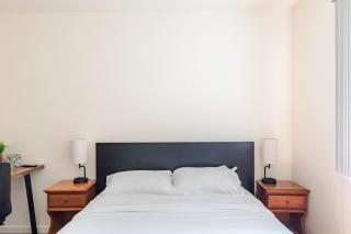 Modern & Cozy 2 Bedroom 2 Bathroom Sofabed Suite - Albany - 8