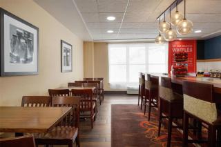 Hampton Inn at Tin Lizzie Gaming Resort - 2