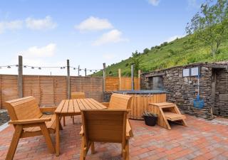Cottage on the Cwm - Port Talbot - 9