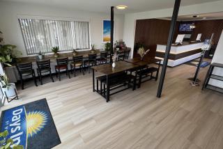 Days Inn by Wyndham Ridgecrest near China Lake Naval Station - Ridgecrest - 3