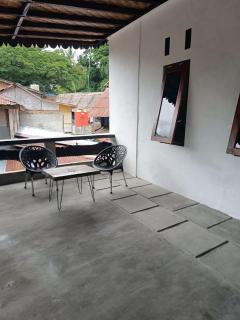 Thousands of Bottles - Hostel and Trekking - Bukit Lawang - 2