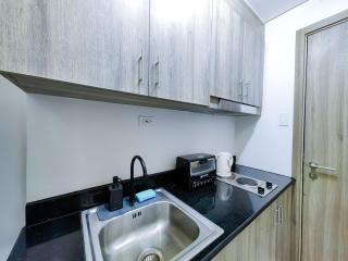 1BR Condotel with Balcony at FAME Residences #FM18-1 - Manila - 5