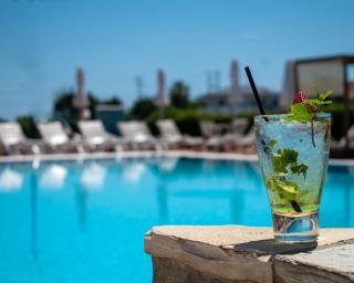 Dennys Inn Hotel - Kalamaki - 1