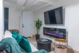 Highend Hideaway Duplex with 1 FREE Parking, backyard and deck, pool table, 2 Kings plus 2 Baths, Sleeps 10, 2 Floors! 20 PERCENT OFF - Hoboken - 7