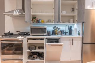 Highend Hideaway Duplex with 1 FREE Parking, backyard and deck, pool table, 2 Kings plus 2 Baths, Sleeps 10, 2 Floors! 20 PERCENT OFF - Hoboken - 2