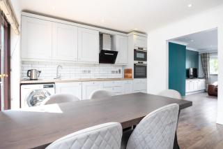 3Bed With Backyard 10min to Milltown Tram & Bus Stops - Dublin - 3