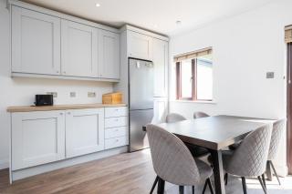 3Bed With Backyard 10min to Milltown Tram & Bus Stops - Dublin - 2