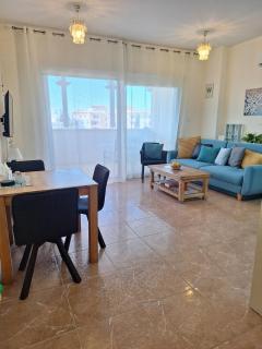 Queens Gardens suite by the sea, pool and mall - Kato Paphos - 3