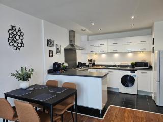TownStay- Modern 2 bedroom apartment with en-suite - Northampton - 8