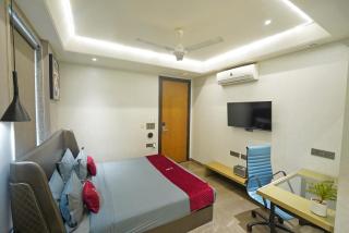 KRYC Luxury Living near Indraprastha Apollo Hospital - Nuova Delhi - 1